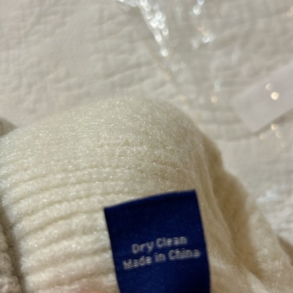 Hat attack Winter White Beanie. NWT - Picture 5 of 6